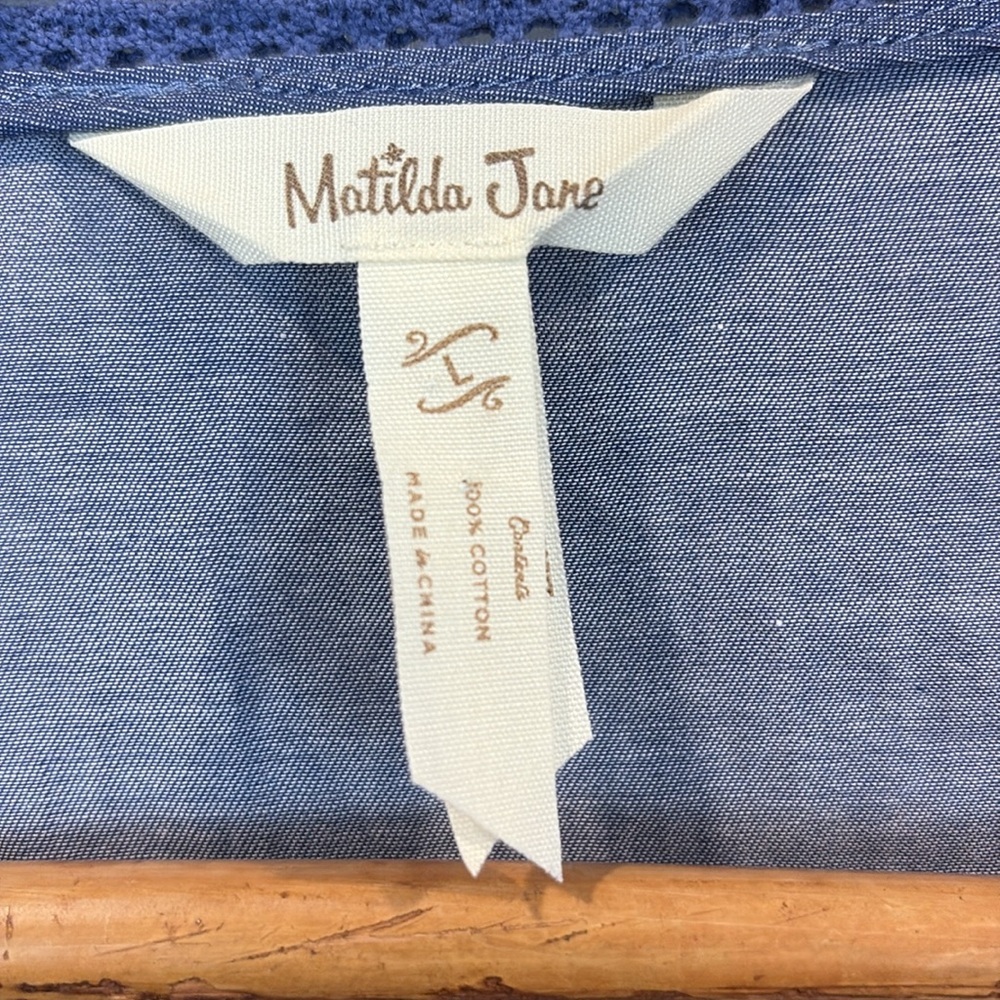 Matilda Jane Chambray Crochet Trim Tie Front Peplum Hem Top Size Large - Picture 6 of 7